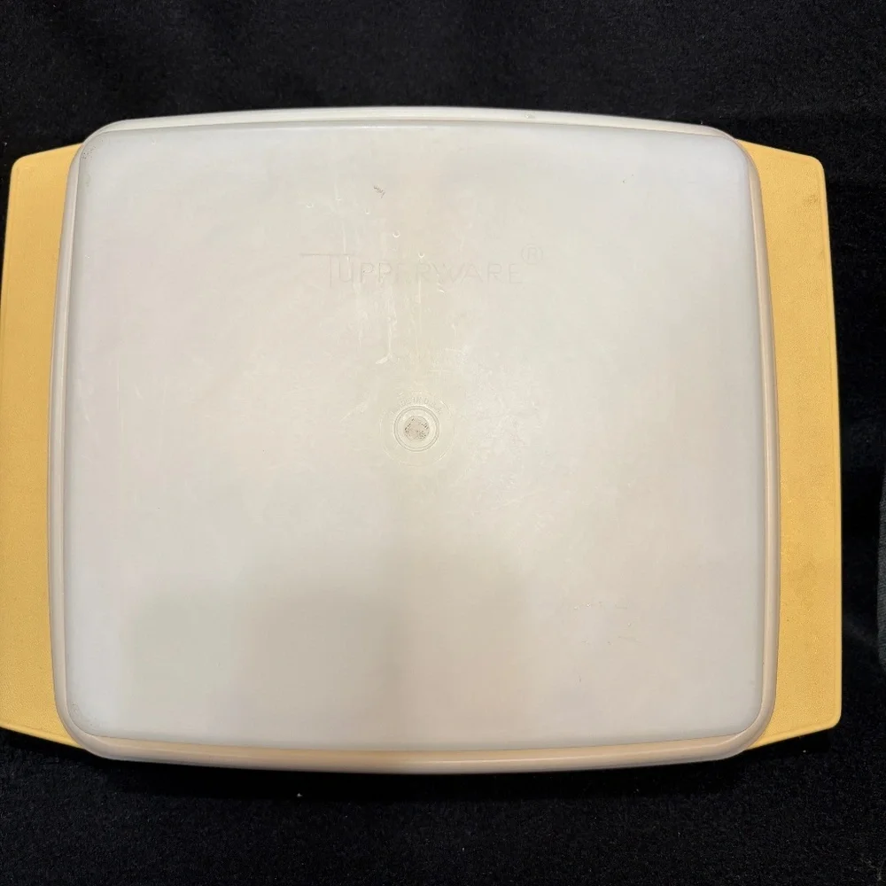 Vintage Tupperware Deviled Egg Carrier Storage Golden Yellow #723 Clear Lid #722
